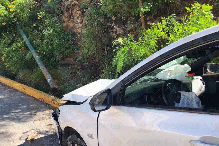 accidente derriba luminaria en ciudad victoria