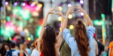 Cómo ahorrar para conciertos y salidas sin endeudarte: el método que sí funciona