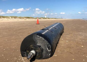 basura espacial en playa bagdad
