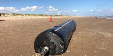 basura espacial en playa bagdad