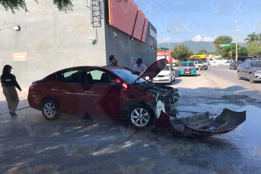 choque contra vehículo oficial en ciudad victoria