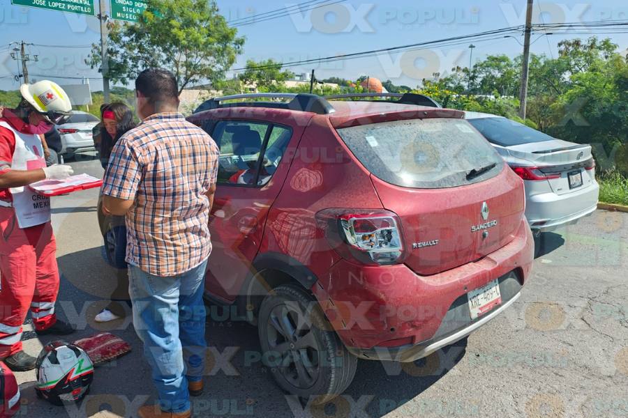 choque de motocicleta contra auto en victoria