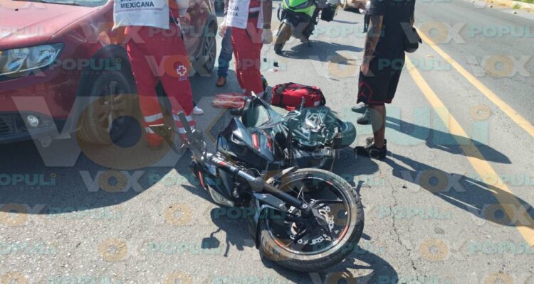 choque de motocicleta contra auto en victoria