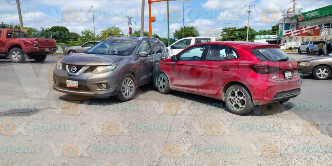 choque en cruce del eje vial en victoria