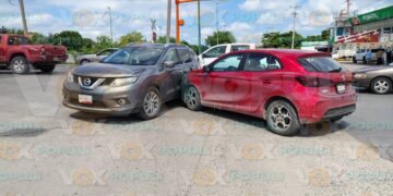 choque en cruce del eje vial en victoria