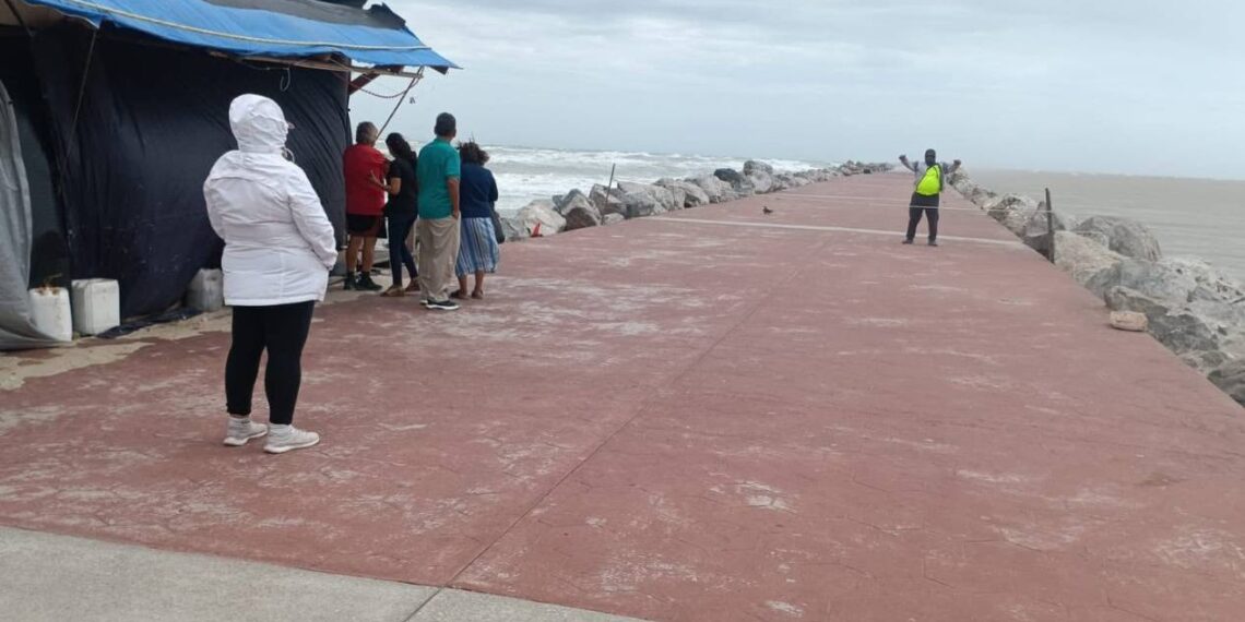 cierran escolleras de playa miramar