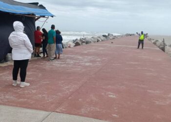 cierran escolleras de playa miramar
