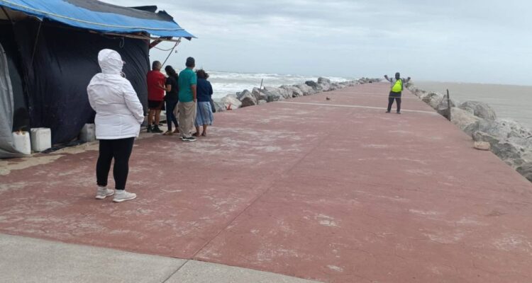 cierran escolleras de playa miramar