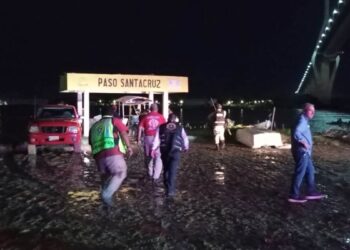 costales de arena en río Pánuco