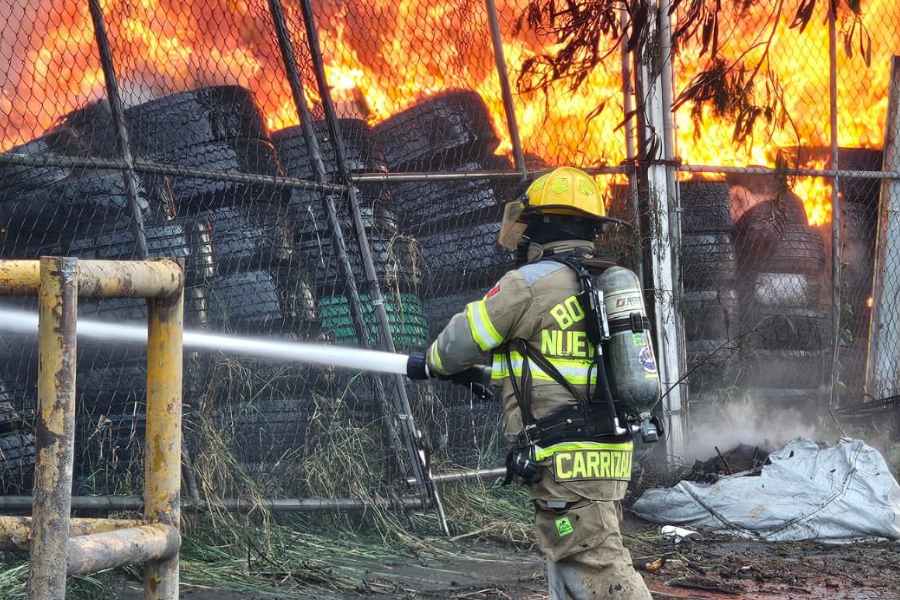 fuerte incendio en San Nicolás (1)
