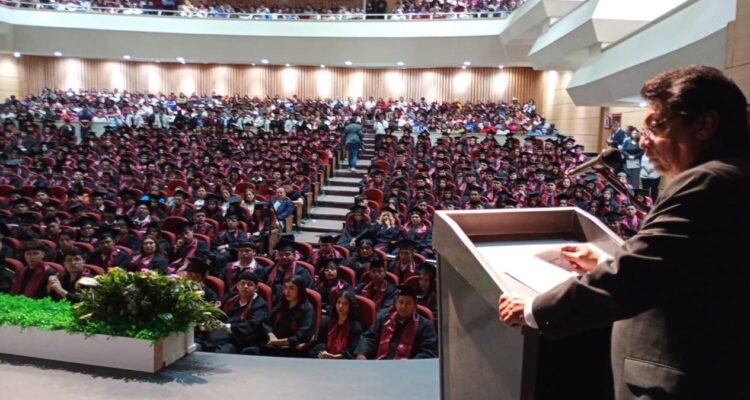 graduación en la ut de nuevo laredo