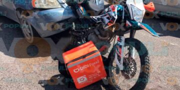 _impacta su auto contra repartidor en Victoria
