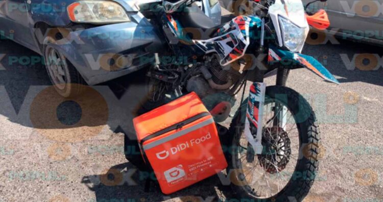 _impacta su auto contra repartidor en Victoria