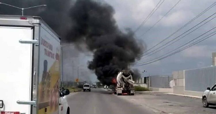 _incendio de camión en Salinas Victoria