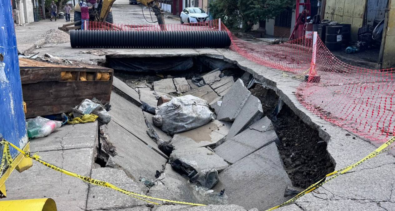 socavón en calle Otilio Álvarez