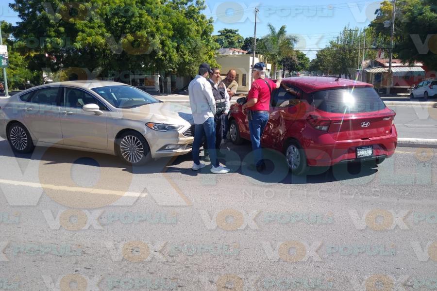 vehículo sobre divisor en ciudad victoria
