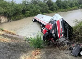 volcadura de camión en río pilón
