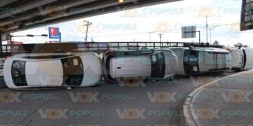 volcadura de camioneta nodriza en Matamoros