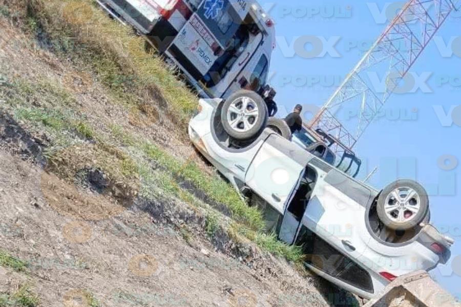 volcadura en carretera Victoria-Soto la Marina