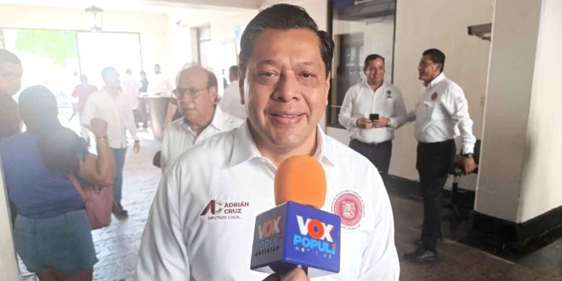 Adrián Cruz, diputado local, busca apoyo laboral para padres de niños con autismo en Tamaulipas