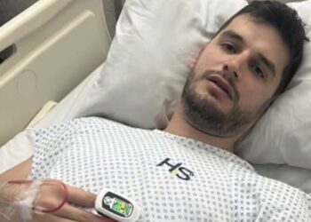 Adrián Marcelo genera preocupación tras publicar foto desde hospital