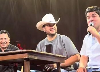 Alfredo Olivas y Julión Álvarez fueron invitados por Edén Muñoz a su concierto en Guadalajara