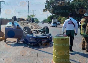 Aparatoso choque con volcadura rumbo a Playa Miramar en Ciudad Madero, Tamaulipas, deja 4 lesionados