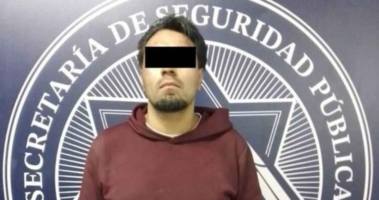 Arrestan a hombre por circular en contra y chocar 2 patrullas en Santa Catarina, NL