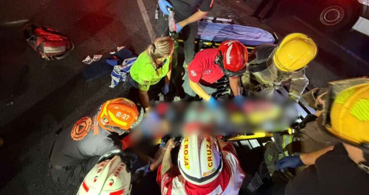 Atropellan a 2 personas en la avenida Morones Prieto en Monterrey; hay un muerto