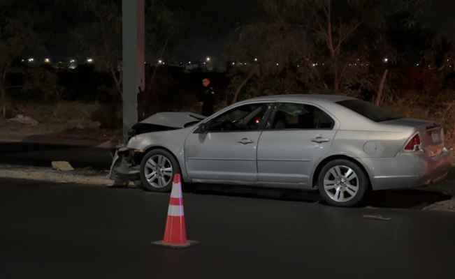 Automovilista pierde la vida tras estrellarse contra poste en la Carretera a Laredo en Escobedo, NL