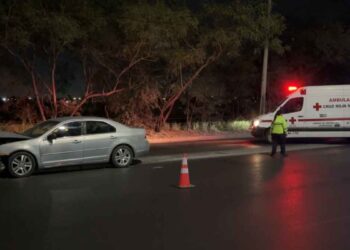 Automovilista pierde la vida tras estrellarse contra poste en la Carretera a Laredo en Escobedo, NL