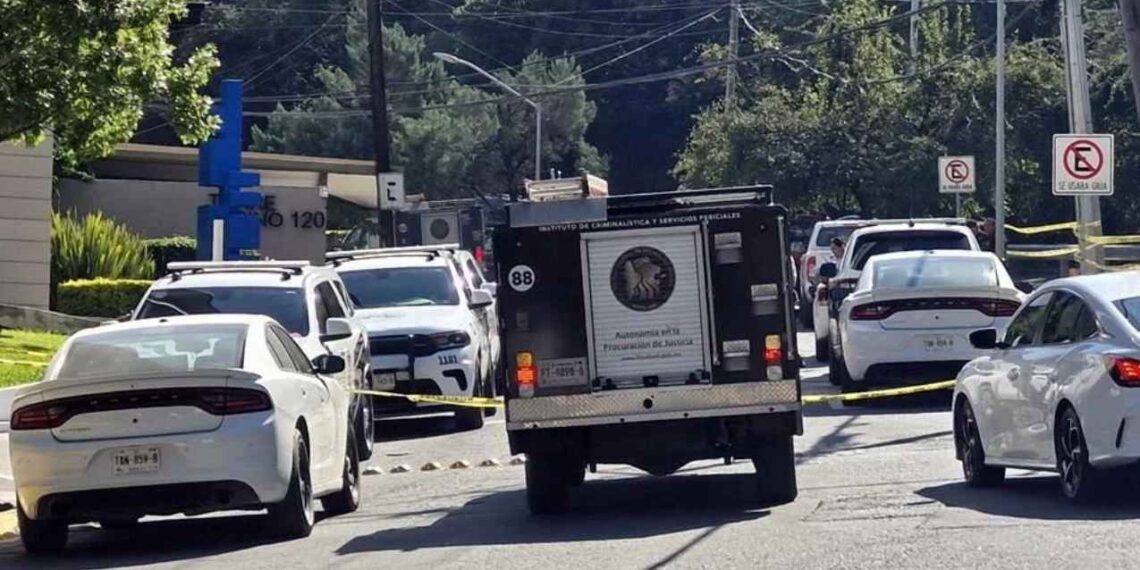 Autoridades afirman que mujer que murió en edificio de San Pedro fue porque se lanzó del sexto piso