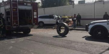 hombre camellón barda Iztapalapa