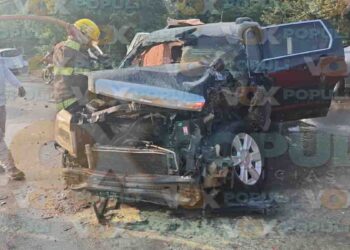 Camioneta choca con vehículo de Sabritas y se incendia en Altamira, Tamaulipas