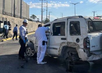 Camioneta choca en San Nicolás