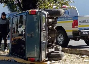 camioneta volcada poniente Monterrey