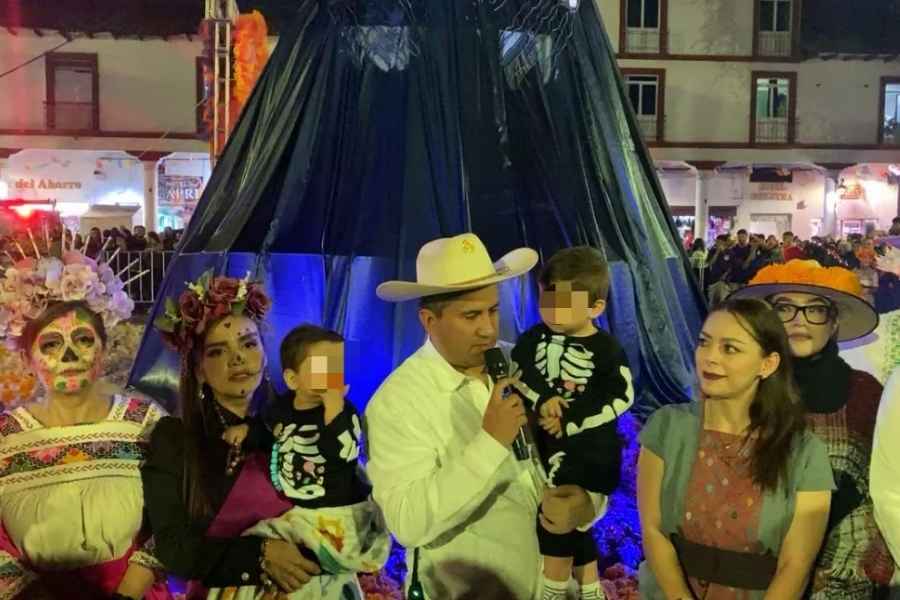 Carlos Manzo, cargaba a su hijo en sus últimos minutos de vida