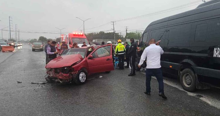 Choque en la Apodaca–Juárez con lesionados