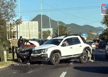 Choque múltiple en la Carretera Nacional de Monterrey deja al menos un herido