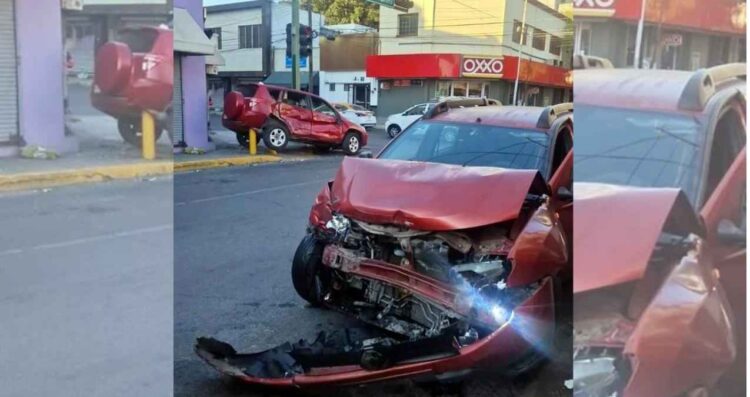 Colisión entre camionetas deja dos personas lesionadas en pleno Centro de Monterrey, NL