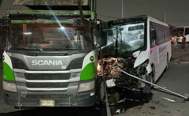 Colisión entre tres camiones deja al menos 15 trabajadores heridos en la Carretera Apodaca-Juárez