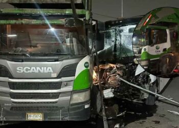 Colisión entre tres camiones deja al menos 15 trabajadores heridos en la Carretera Apodaca-Juárez