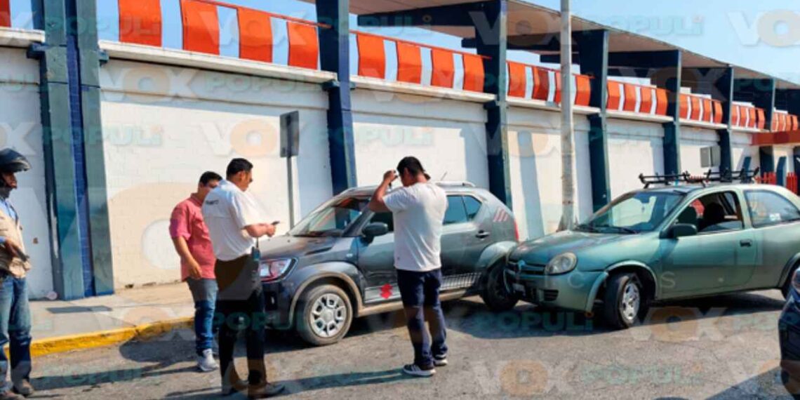 Conductor chocando en Victoria