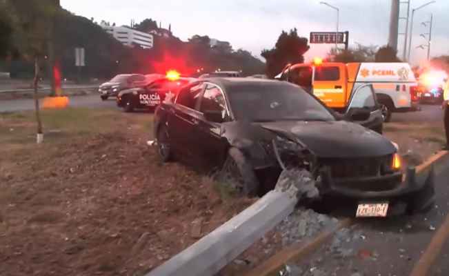 Conductor pierde el control y provoca fuerte accidente en el bulevar Antonio L. Rodríguez en Monterrey, NL