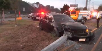 Conductor pierde el control y provoca fuerte accidente en el bulevar Antonio L. Rodríguez en Monterrey, NL