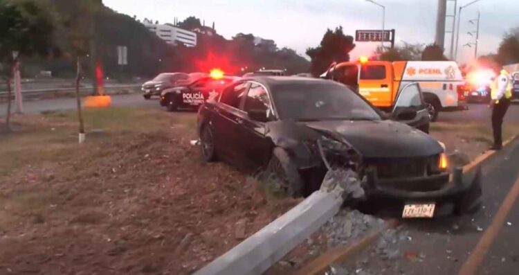 Conductor pierde el control y provoca fuerte accidente en el bulevar Antonio L. Rodríguez en Monterrey, NL