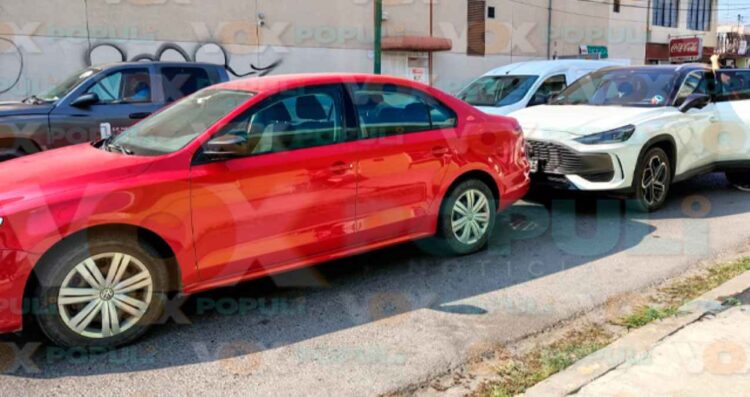 Conductor protagoniza choque en Victoria