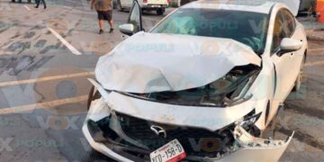 Conductor provoca fuerte choque en Victoria