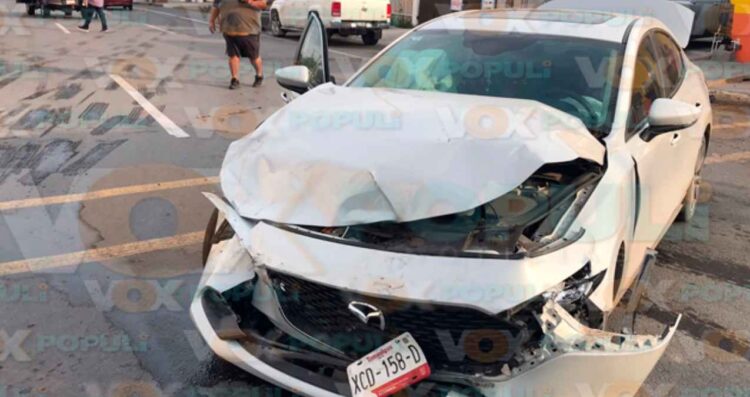 Conductor provoca fuerte choque en Victoria
