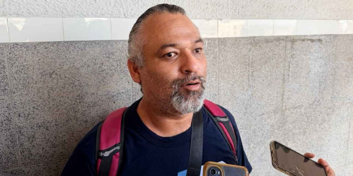 Conoce la historia inspiradora de Ángelo Bravo, un vendedor de galletas lleno de determinación en Tampico, Tamaulipas